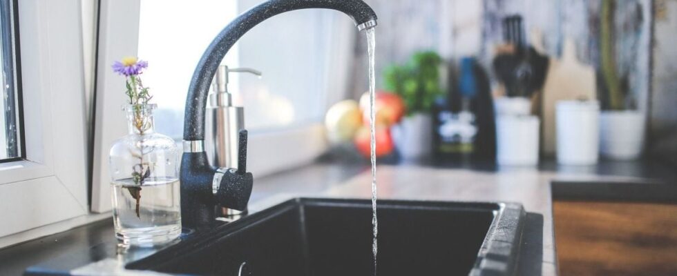 Как быстро прочистить засор в трубе: домашние средства для раковины