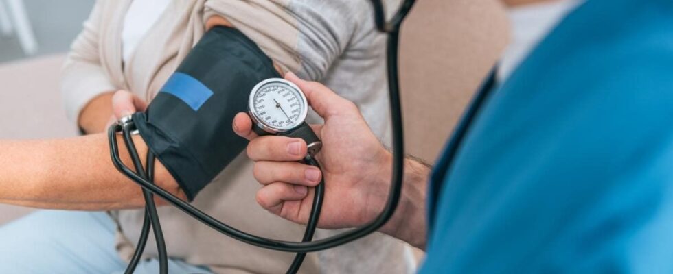 Как нормализовать давление без лекарств: натуральные методы для здоровья сердца