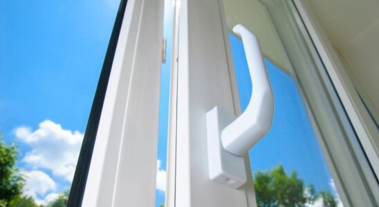 Конденсат на окнах: проверенные лайфхаки для сухости в квартире