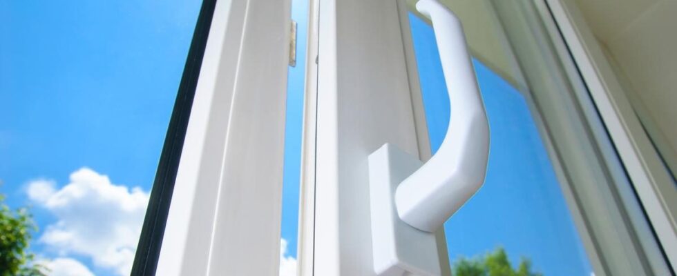 Конденсат на окнах: проверенные лайфхаки для сухости в квартире