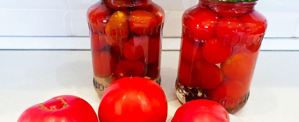 Помидоры на зиму: рецепт от подписчицы, который вас удивит