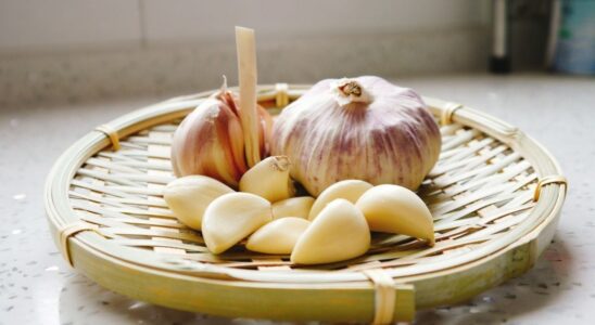 Лайфхаки от шефов: как сохранить пикантность блюда без чеснока