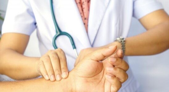 Как быстро успокоить сердцебиение: 3 эффективных способа без таблеток