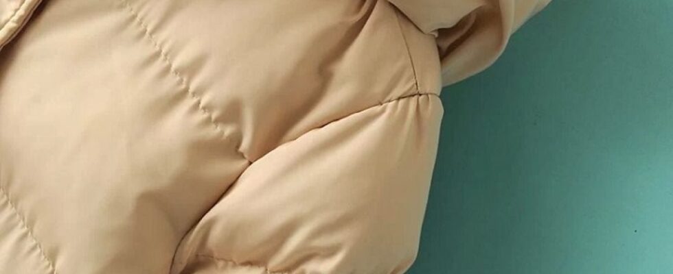 Как освежить куртку или пуховик: эффективные способы чистки без стирки