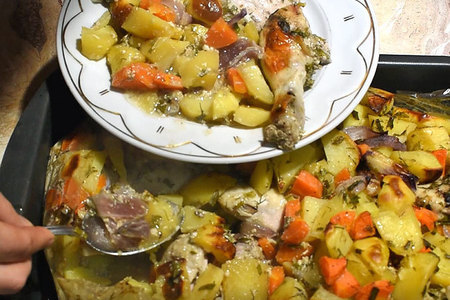 Сочная курица с овощами и зеленью: простой рецепт в рукаве