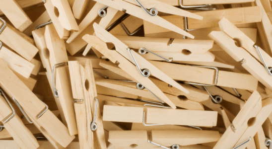 Секреты опытных водителей: зачем нужна обычная прищепка в машине