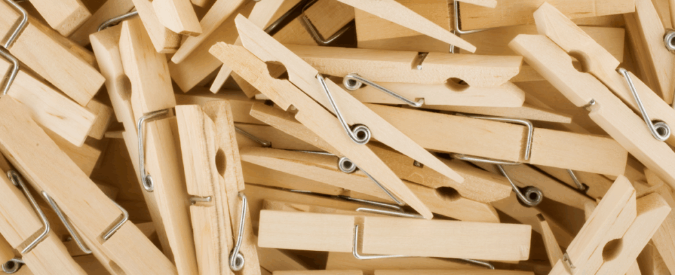 Секреты опытных водителей: зачем нужна обычная прищепка в машине