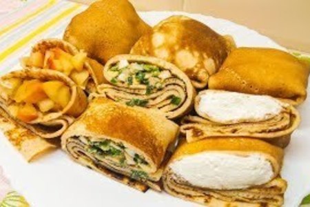 Сытные блины: рецепты с творогом, яблоками, луком и яйцом