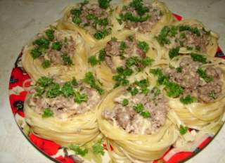 Макаронные гнезда с фаршем: лучшие рецепты для вашего стола