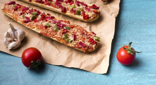 Как быстро приготовить пиццу из батона с любыми продуктами — простой лайфхак для дома