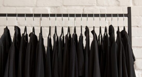 Как сохранить цвет черных вещей: секреты стирки, которые работают