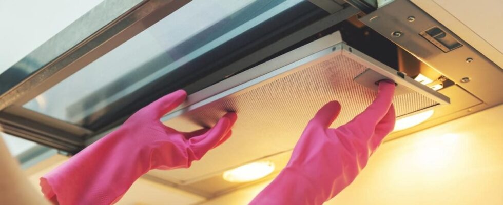 Лайфхак для кухни: как отмыть вытяжку, не чищенную пять лет