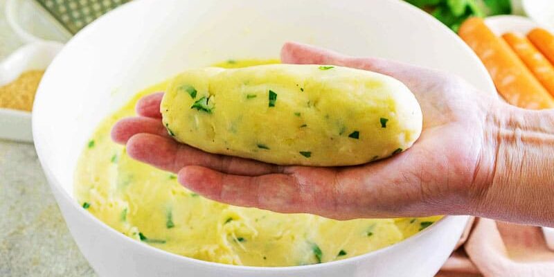 Сытная картофельная запеканка с сосисками: рецепт для всей семьи