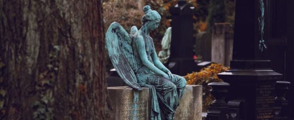 Знаки от умерших: как узнать, что они пытаются с нами связаться – народные приметы и советы