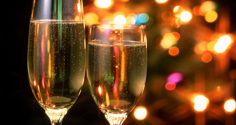 Можно ли пить шампанское при гипертонии и болезнях сердца: мнение врача