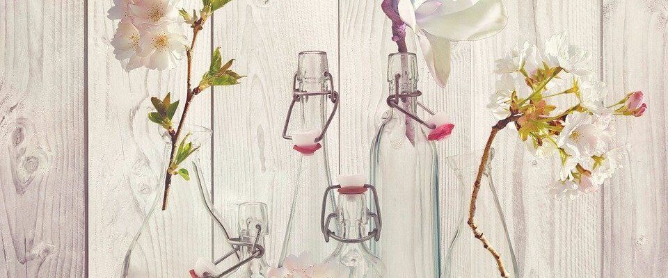 Как красиво поставить короткие цветы в высокую вазу: советы по созданию стильного букета