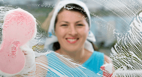 Секреты сияющих окон: как добиться идеальной чистоты надолго