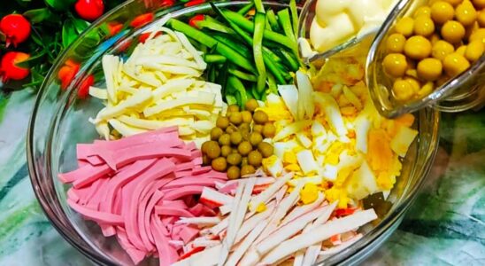 Быстрый салат из крабовых палочек: идеальный рецепт на каждый день