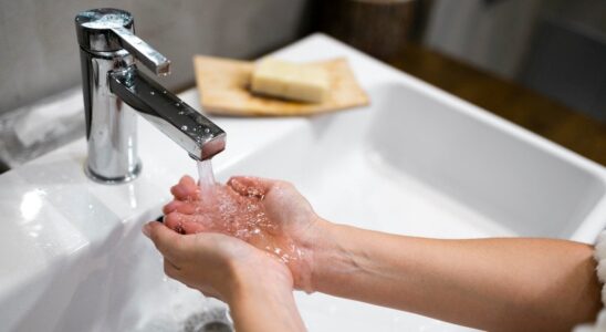 Как вернуть кранам блеск: секретные лайфхаки для сияющей кухни и ванной