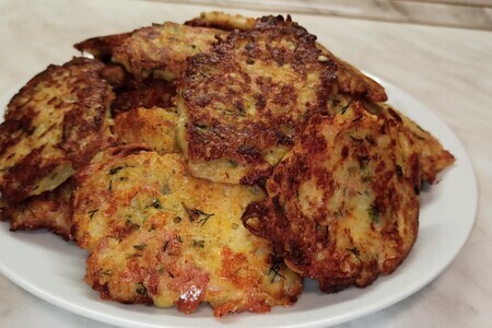 Сытные драники с сыром и ветчиной: рецепт для настоящих гурманов