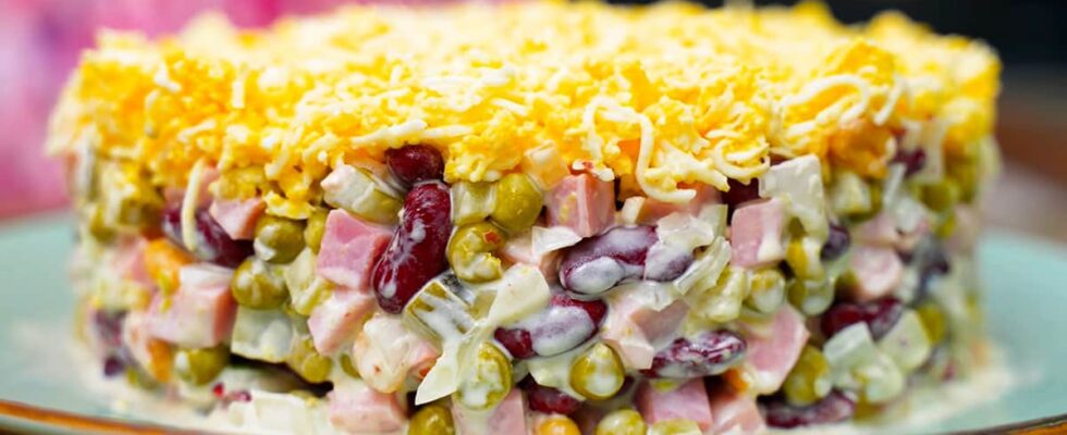 Салат «Шустрик»: вкусная альтернатива Оливье для красивого новогоднего стола