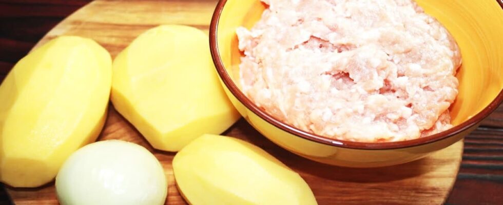 Когда обычные котлеты надоели: вкусное и простое блюдо из картошки и фарша на ужин