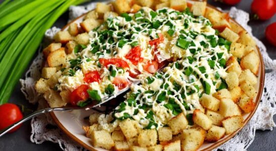 Быстрый и бюджетный салат, который съедают первым: секрет идеального вкуса