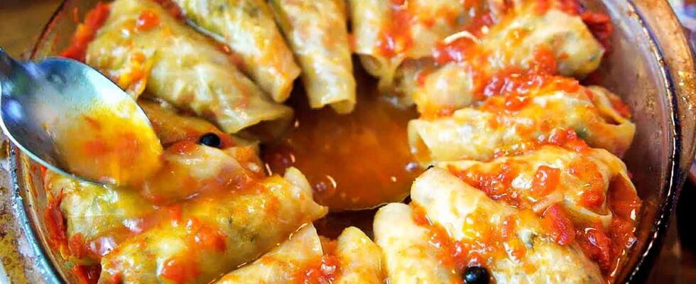 Нежные голубцы в духовке: секрет сочного мяса, как тушенка