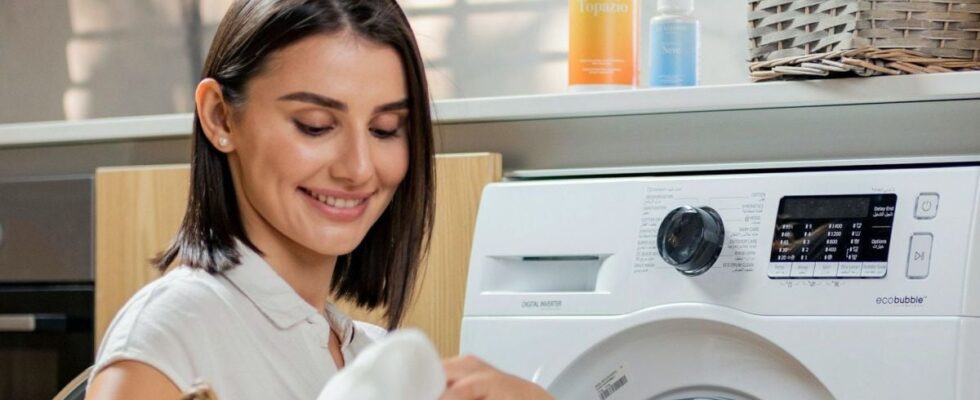 Секреты бабушек: как вернуть одежде сияние и вид новой вещи