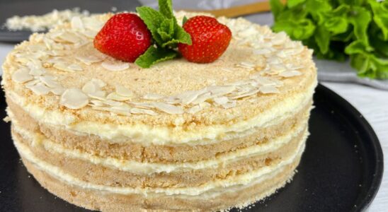 Торт "Пломбир" без выпечки: нежный десерт за 30 минут