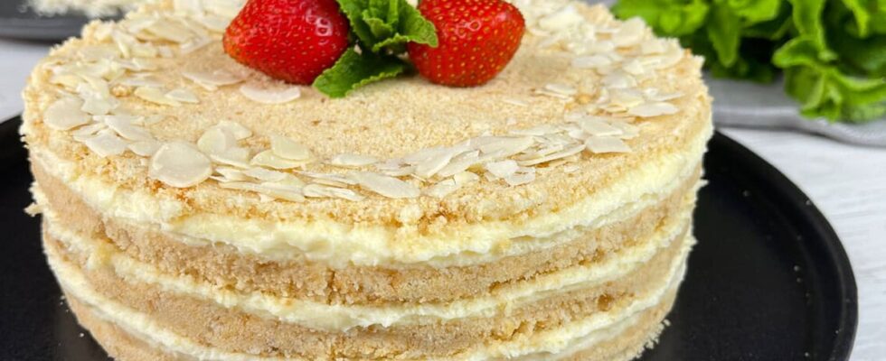 Торт "Пломбир" без выпечки: нежный десерт за 30 минут