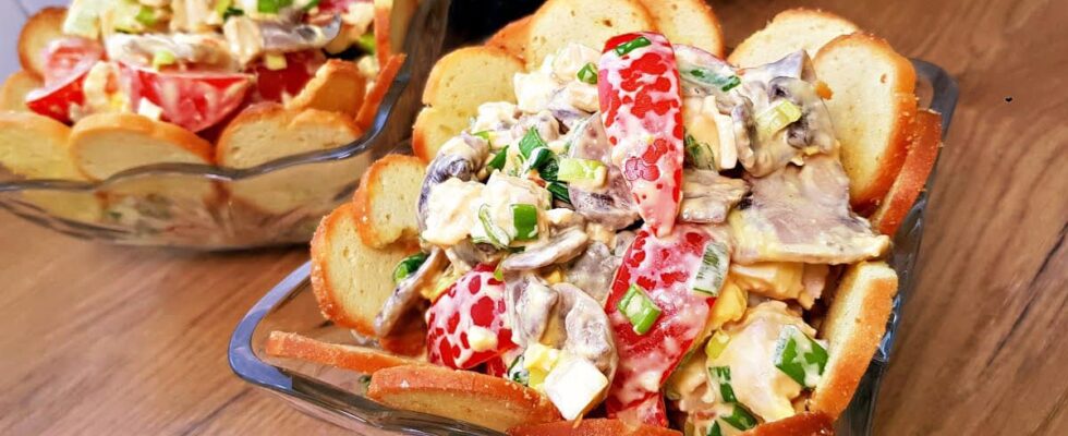 Универсальный салат с курицей и грибами: просто, быстро и всегда вкусно