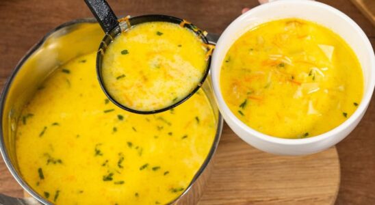 Нежный сырный суп от невестки: быстрый рецепт для всей семьи за 30 минут