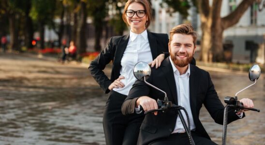 Почему женщины выбирают молодых партнеров: секреты долгих отношений