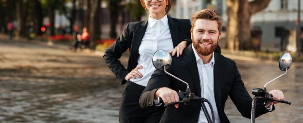 Почему женщины выбирают молодых партнеров: секреты долгих отношений