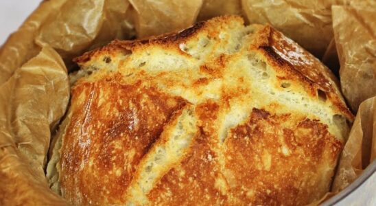 Печем идеальный домашний хлеб без замеса: быстро, просто, в кастрюле!