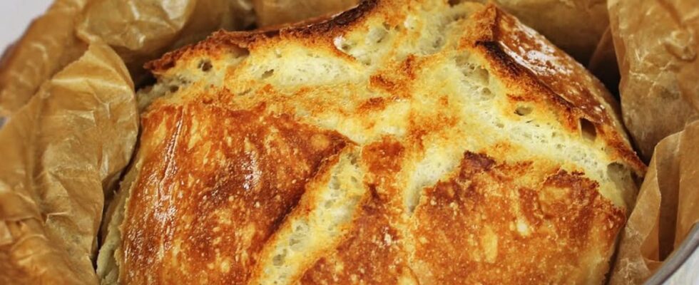 Печем идеальный домашний хлеб без замеса: быстро, просто, в кастрюле!