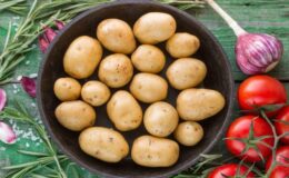 Кому вредят картофель и помидоры: мнение врачей для женщин