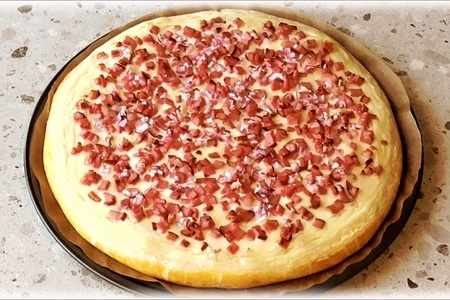 Сытный пирог с колбасой: простой рецепт для всей семьи